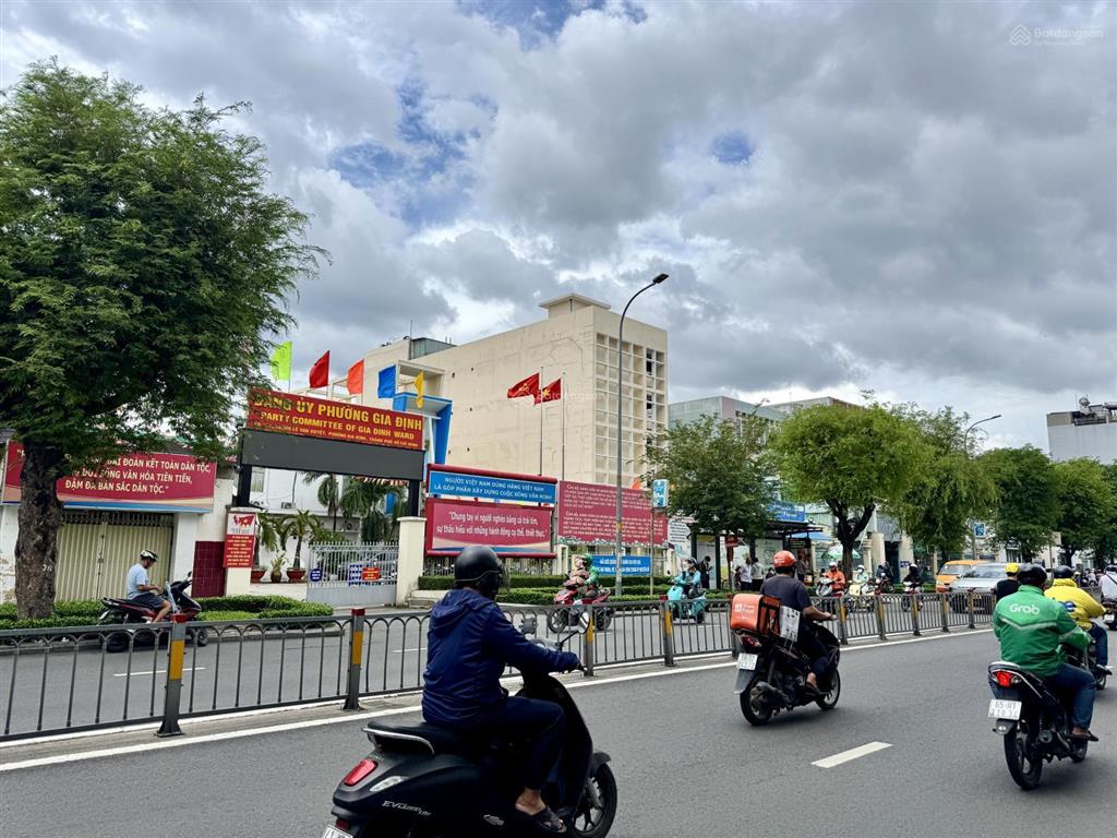 Sát q1 ngay bv bình thạnh  cách trường học 10m  hẻm ô tô tránh  đang cho thuê ~ 60tr/tháng