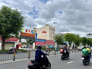Sát q1 ngay bv bình thạnh  cách trường học 10m  hẻm ô tô tránh  đang cho thuê ~ 60tr/tháng