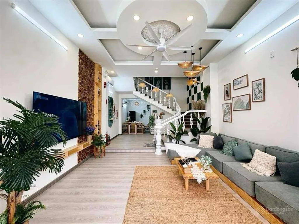 Bán villa cực đẹp, bể bơi trong nhà dòng tiền tốt, gần mân thái sơn trà, diện tích 63m  ngang 4.9m
