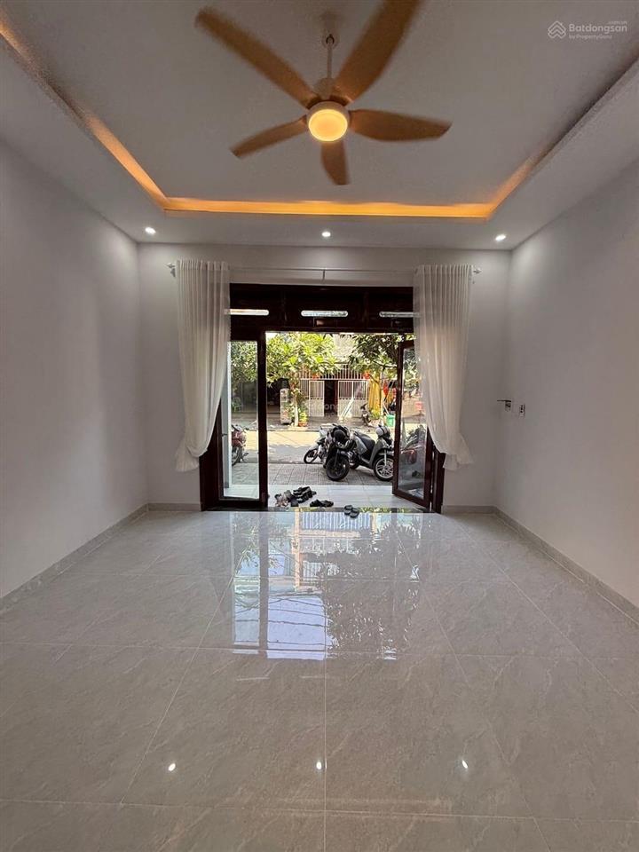 Bán gấp nhà mặt phố phùng tá chu, đường 7.5m, gần biển, kinh doanh, diện tích 76.8m  ngang 5m.