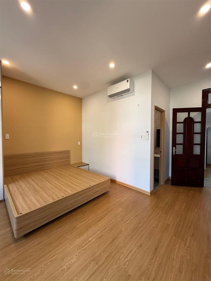 Bán gấp nhà mặt phố phùng tá chu, đường 7.5m, gần biển, kinh doanh, diện tích 76.8m  ngang 5m.