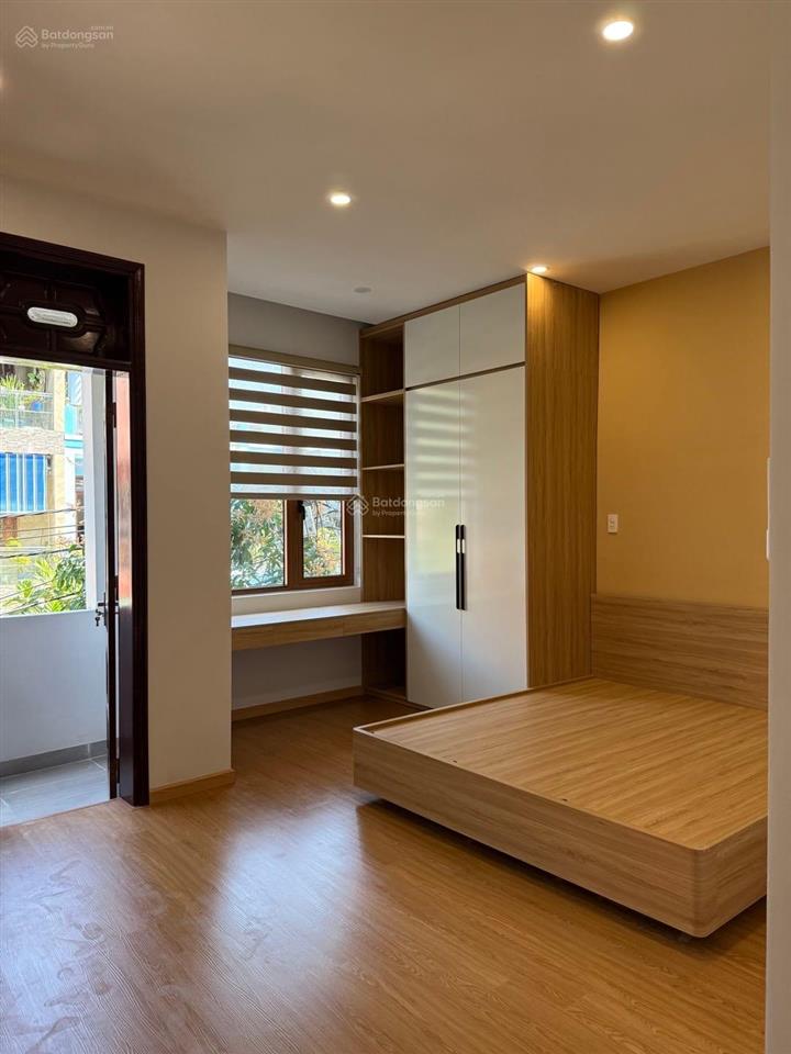 Bán gấp nhà mặt phố phùng tá chu, đường 7.5m, gần biển, kinh doanh, diện tích 76.8m  ngang 5m.