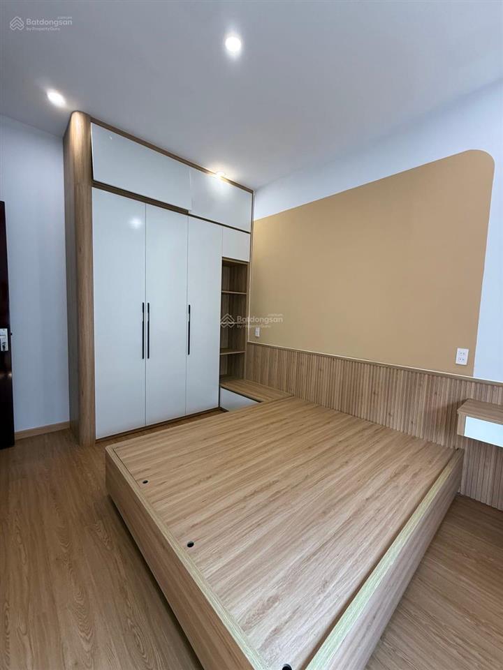 Bán gấp nhà mặt phố phùng tá chu, đường 7.5m, gần biển, kinh doanh, diện tích 76.8m  ngang 5m.