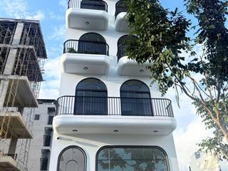 Bán toà căn hộ khu đô thị fpt, tổng 12 phòng khai thác, diện tích 102m  6 tầng thang máy  ngang 6