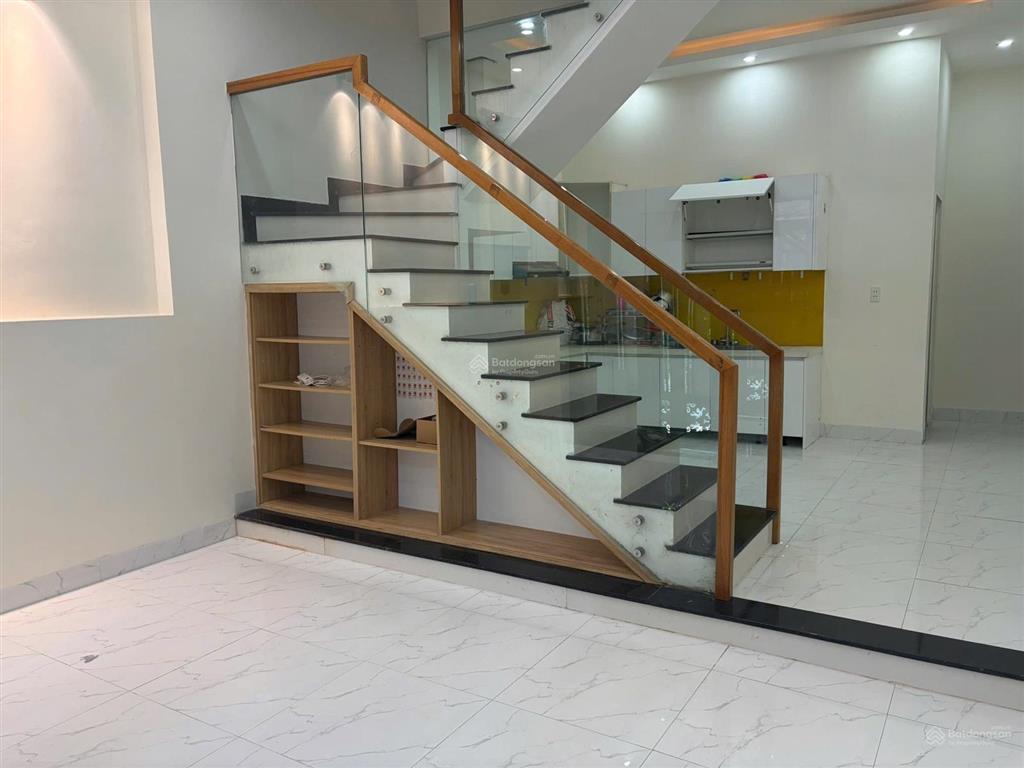 Bán nhà đẹp lê hữu trác, tổng 6 phòng cho thuê, gần biển diện tích 80m2  3 tầng  ngang 7.49m