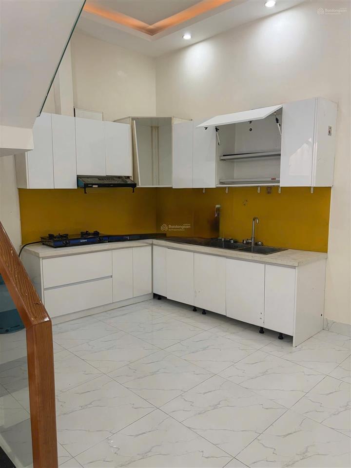 Bán nhà đẹp lê hữu trác, tổng 6 phòng cho thuê, gần biển diện tích 80m2  3 tầng  ngang 7.49m