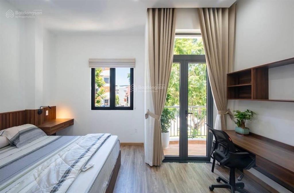 Bán nhà mặt phố hồ xuân hương, gần biển, kinh doanh sầm uất, diện tích 80m  4 tầng  ngang 7.5m.