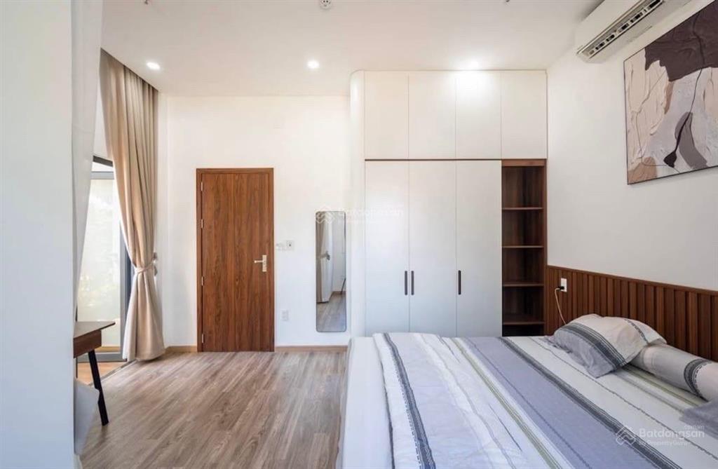 Bán nhà mặt phố hồ xuân hương, gần biển, kinh doanh sầm uất, diện tích 80m  4 tầng  ngang 7.5m.