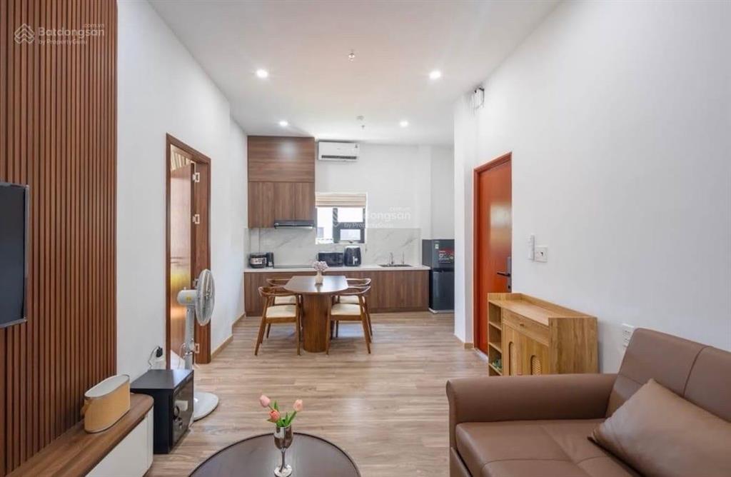 Bán nhà mặt phố hồ xuân hương, gần biển, kinh doanh sầm uất, diện tích 80m  4 tầng  ngang 7.5m.