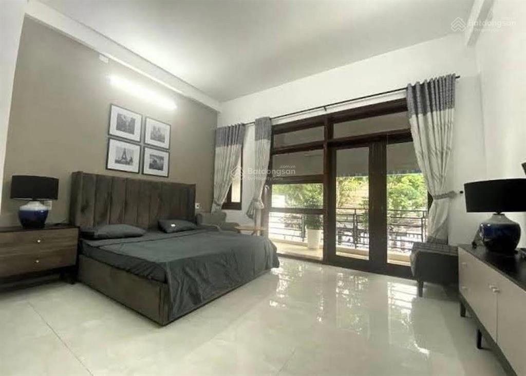 Bán nhà mặt phố ngô thì sĩ trung tâm phố tây, kinh doanh sầm uất, diện tích 102m  3 tầng  ngang 5