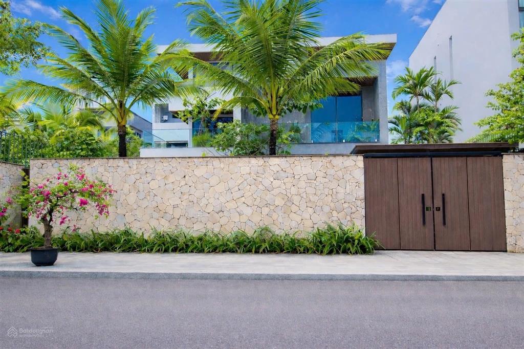 Bán gấp biệt thự chương dương khuê mỹ, ngay điểm bắn pháp hoa quốc tế, diện tích 285m  ngang 15m.