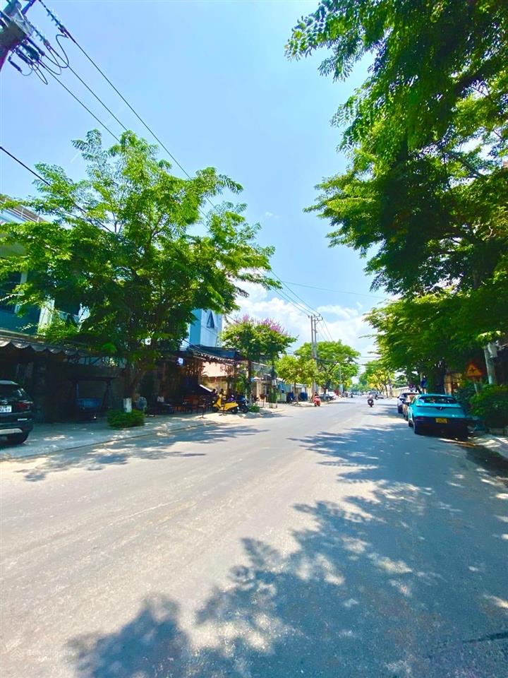 Bán nhà đẹp 2 mặt tiền đường ô tô phan tứ, gần biển, khách tây lưu trú đông đúc, dt 86m  ngang 6m.