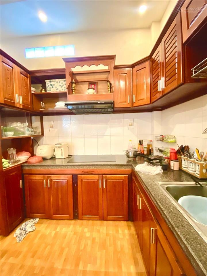 Bán nhà đẹp 2 mặt tiền đường ô tô phan tứ, gần biển, khách tây lưu trú đông đúc, dt 86m  ngang 6m.