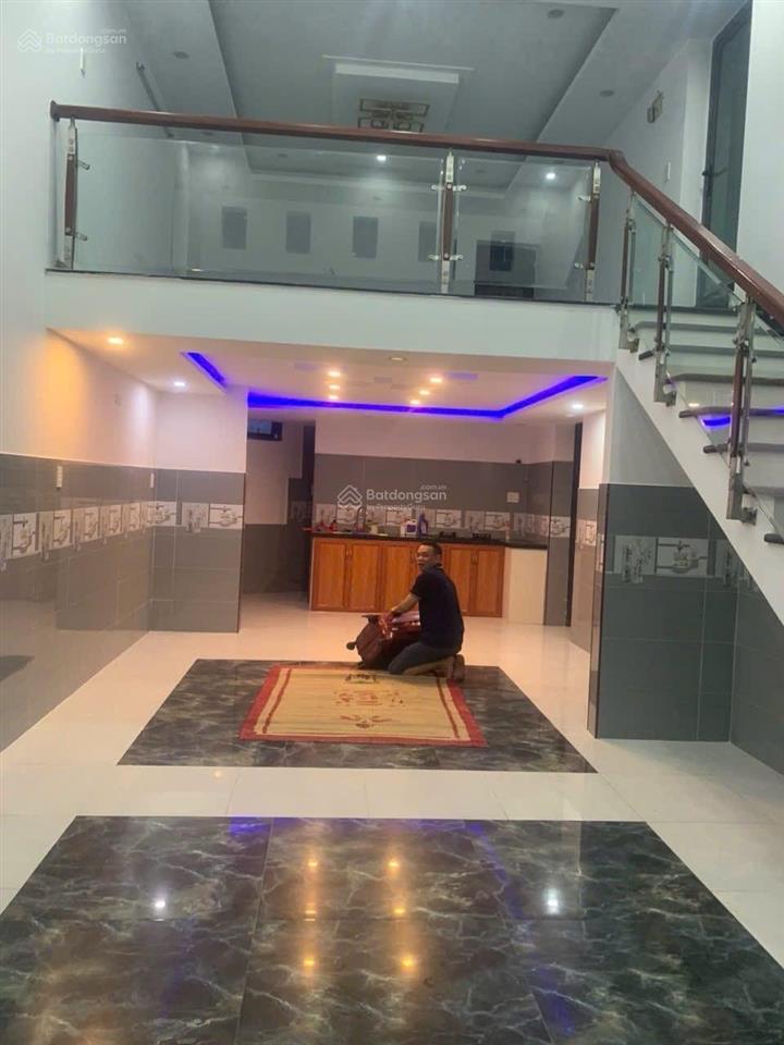 Bán nhà lô góc giá cạnh tranh lê bôi, cách biển 100m, diện tích 100,7m²  1,5 tầng  ngang 4,7m