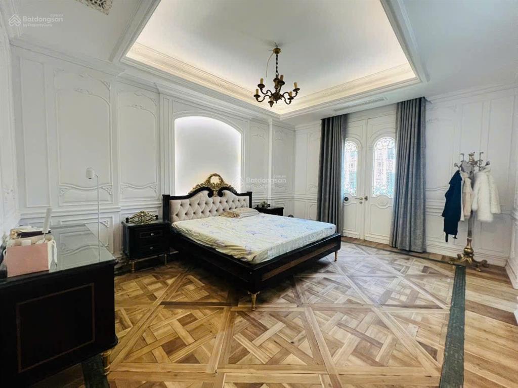 Tôi cần bán nhà biệt thự kđt tp giao lưu thành phố giao lưu, 4tầng thang máy full nội thất cao cấp