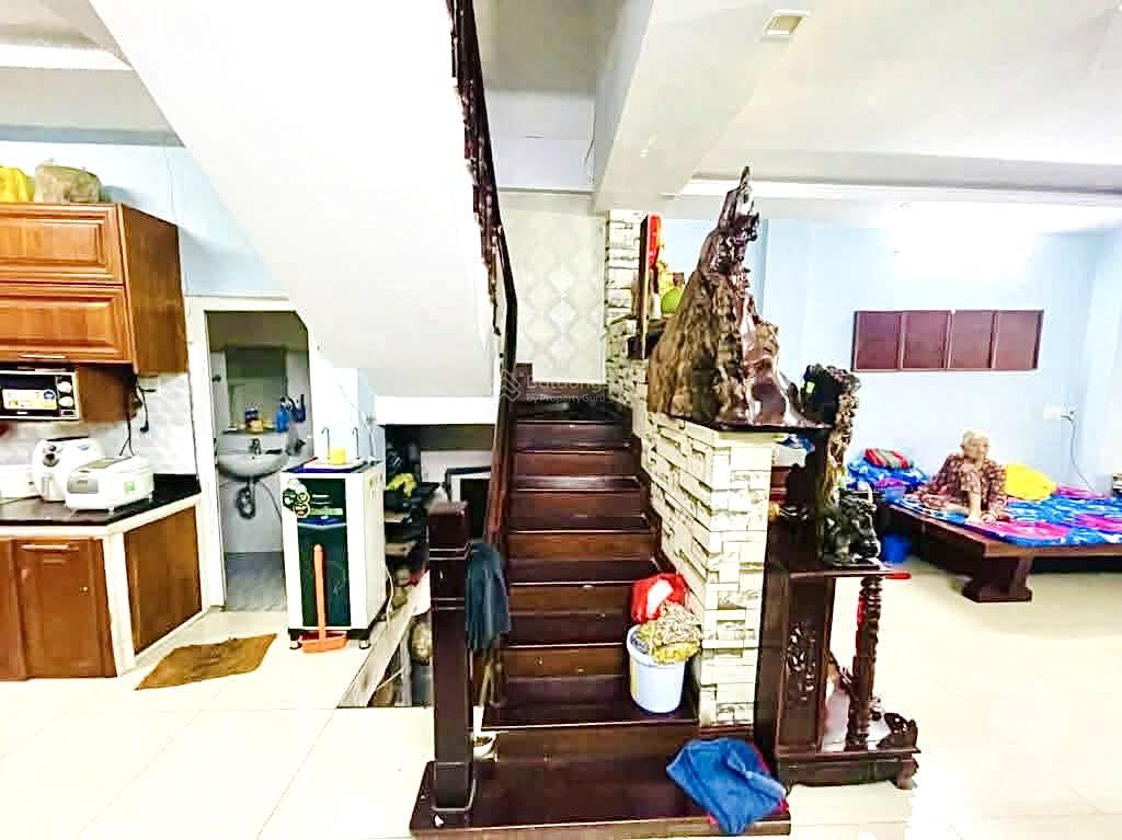 Nhà đẹp gần ngã tư bốn xã, sát hoà bình  đầm sen  q11, xe hơi vào nhà 4 tầng