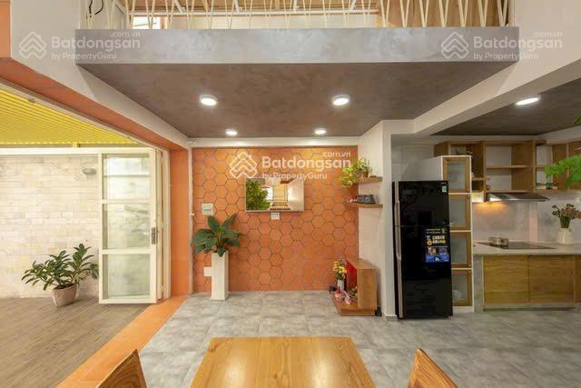 Chính chủ kẹt tiền, cần bán gấp nhà q9 giá 5 tỷ 2  hẻm xe hơi  gần trường đh và bệnh viện