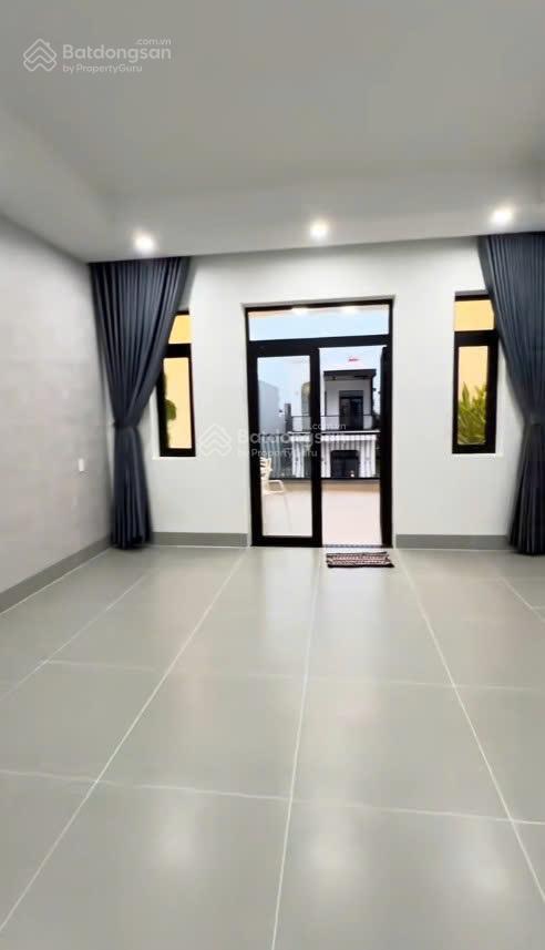 Chủ chuẩn bị định cư cần bán nhà nguyễn xiển, giá 4 tỷ 9, gần trường đh hutech