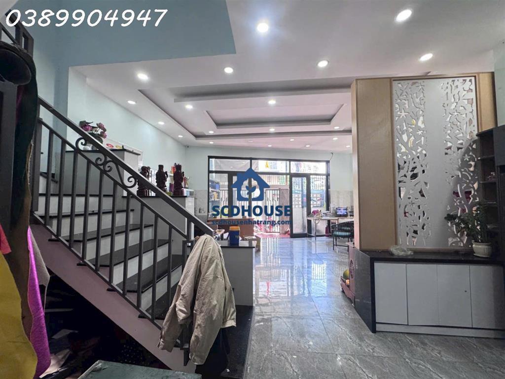 BÁN GẤP NHÀ LÔ GÓC 3 TẦNG 1 TUM MẶT TIỀN KINH DOANH SÁT ĐƯỜNG PHÙNG THẾ TÀI NHA TRANG –