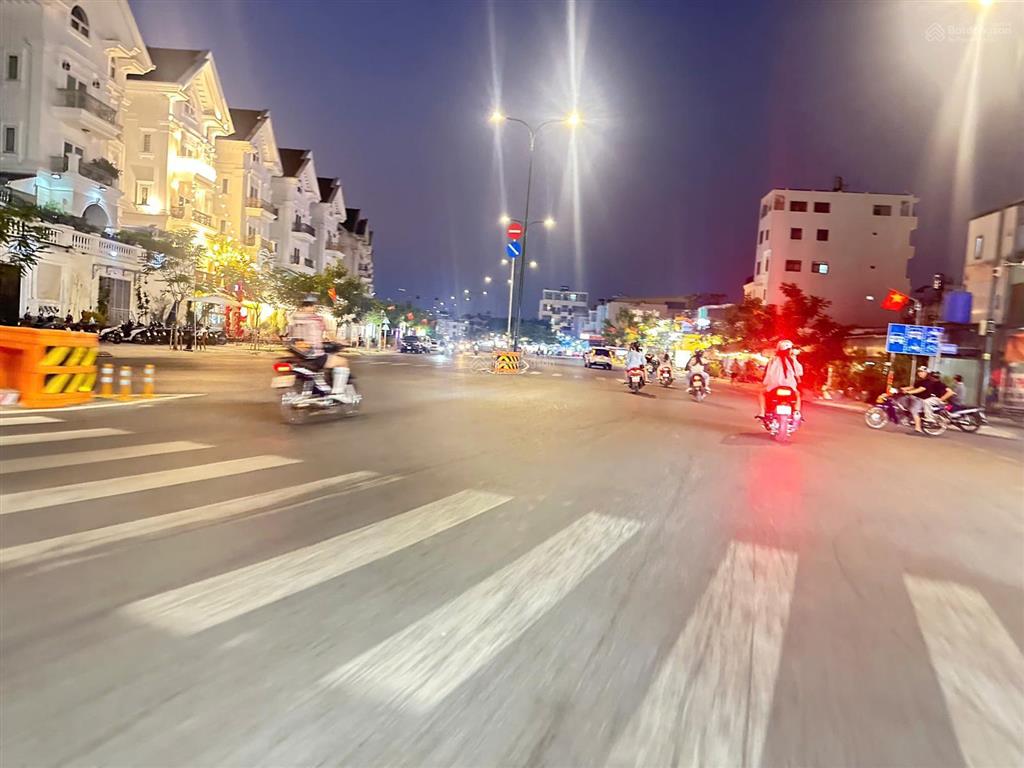 Mặt tiền đường dương quảng hàm, dt 5 x 25m, kết cấu 1 trệt 1 lầu giá chỉ 19 tỷ