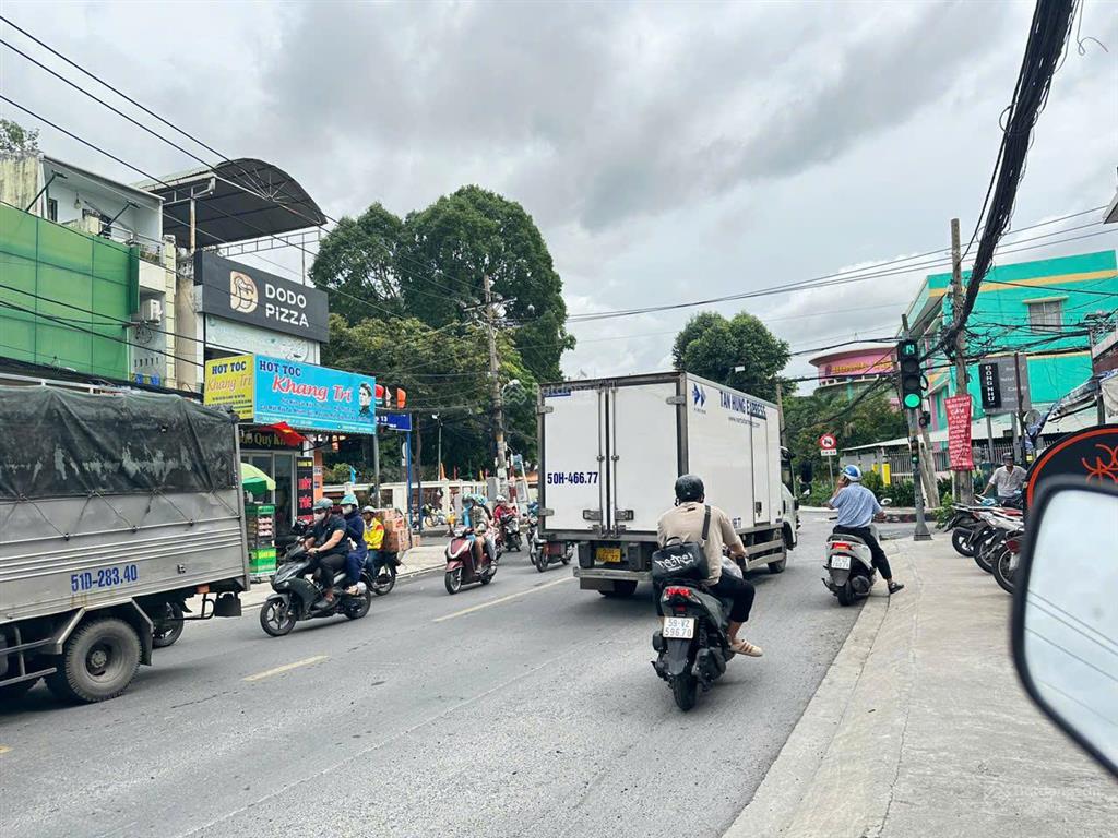 Mt nguyễn oanh dt 7 x 22m cấp 4 vị trí gần ngã 4 giá 19 tỷ