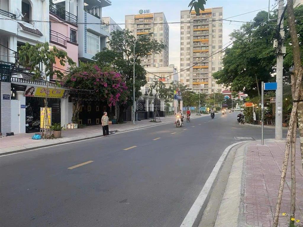 Bán nhà khuôn siêu đẹp, thuận tiện xây mới, dt 5 x 21m, đường 16m, cách dqh mở 50m