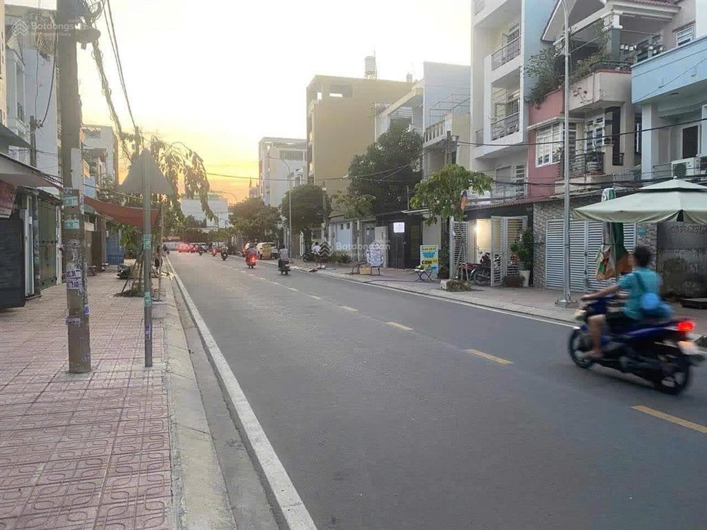 Bán nhà khuôn siêu đẹp, thuận tiện xây mới, dt 5 x 21m, đường 16m, cách dqh mở 50m
