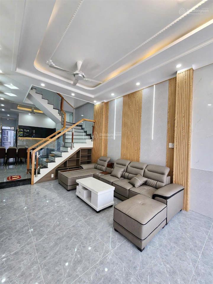 Nhà phố cityland siêu rẻ dt 5x20m kết cấu 1 hầm 4 tầng cách mặt tiền 20m
