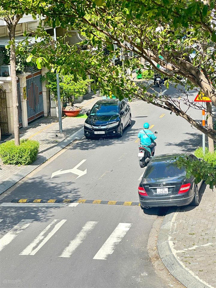 Nhà phố cityland siêu rẻ dt 5x20m kết cấu 1 hầm 4 tầng cách mặt tiền 20m