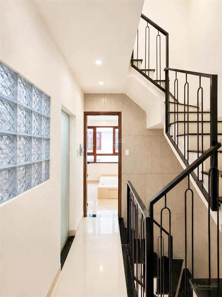 Nhà bán trung tâm nha trang chỉ 4 tỷ 200 triệu, 3 tầng bao gồm đầy đủ nội thất hiện đại