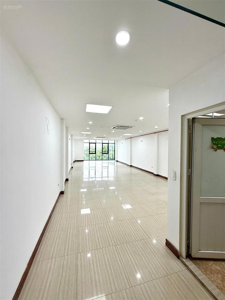 Cho thuê văn phòng đẹp tại trần duy hưng, cầu giấy  diện tích 110m2/sàn giá chỉ 14tr/tháng