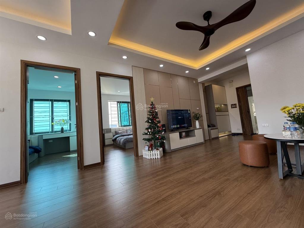 Chính chủ bán căn hộ 70m b10c nam trung yên, tầng cao, sổ đỏ 6,8 tỷ