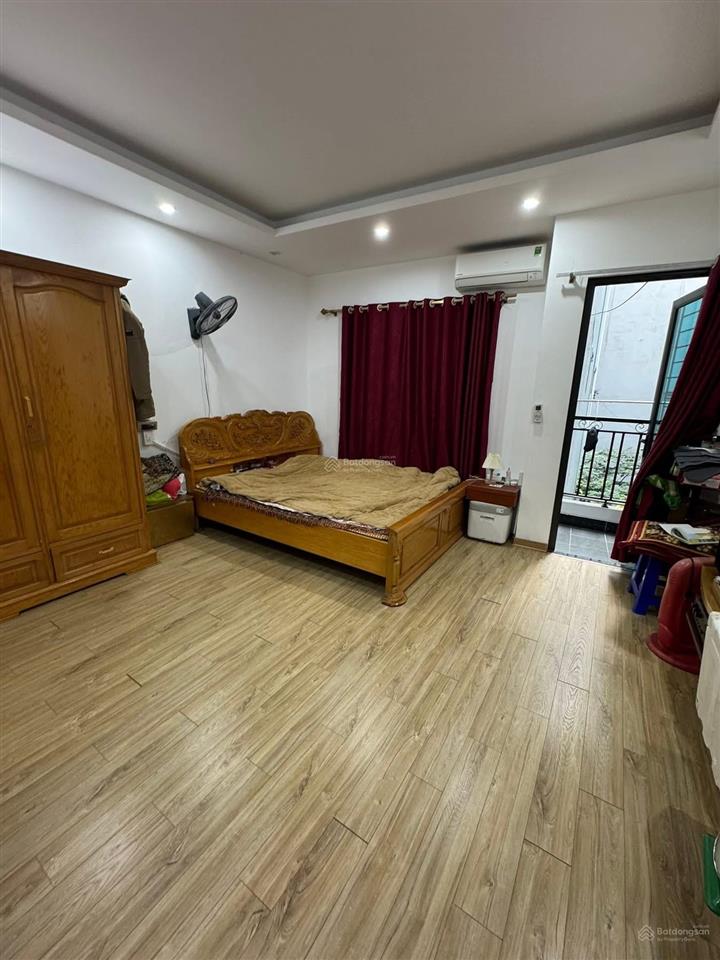 Nhà cầu giấy trong ngõ lại sau ra mặt phố ạ. dt 64m2 mặt tiền rộng nhà 4 tầng đẹp giá nhỉnh 10 tỷ