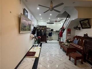 Nhà cầu giấy trong ngõ lại sau ra mặt phố ạ. dt 64m2 mặt tiền rộng nhà 4 tầng đẹp giá nhỉnh 10 tỷ