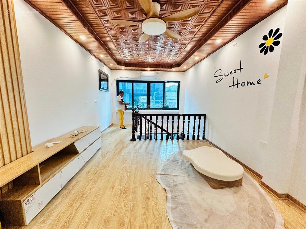 Nhà đẹp tây hồ diện tích 33m2 xây 5 tầng chắc chắn, mới đẹp, ô tô đỗ cửa giá nhỉnh 11 tỷ 0919 266 ***
