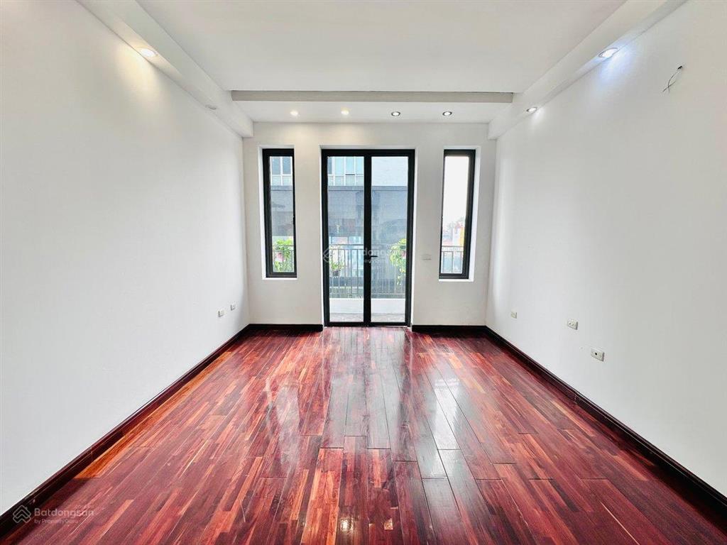 Nhà đẹp tây hồ diện tích 33m2 xây 5 tầng chắc chắn, mới đẹp, ô tô đỗ cửa giá nhỉnh 11 tỷ 0919 266 ***