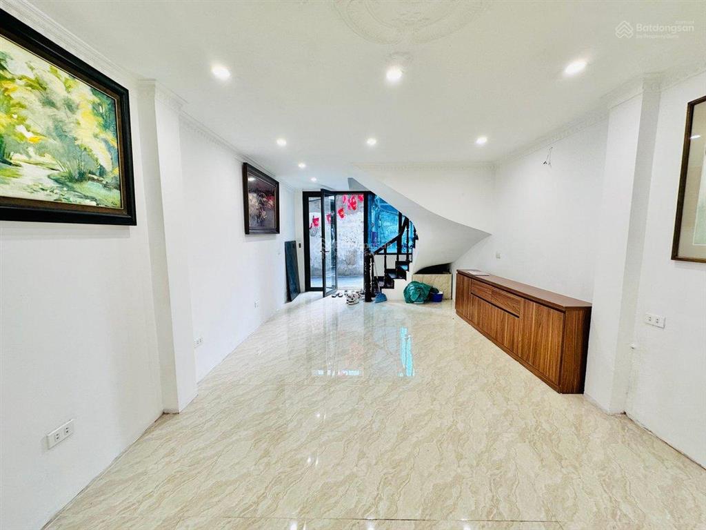 Nhà đẹp tây hồ diện tích 33m2 xây 5 tầng chắc chắn, mới đẹp, ô tô đỗ cửa giá nhỉnh 11 tỷ 0919 266 ***