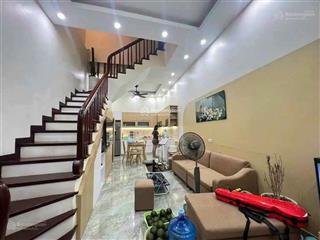 Nhà đẹp cầu giấy, gần trường đại học thương mại, sư phạm, quốc gia, 42m² xây 4 tầng giá hơn 8 tỷ