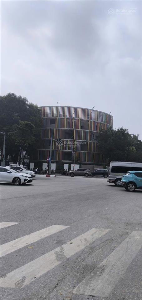 Bán đất tây hồ 50m2 cách 1 nhà ra phố giá hơn 15 tỷ, sẵn sổ giao dịch alo 0919 266 *** em hương