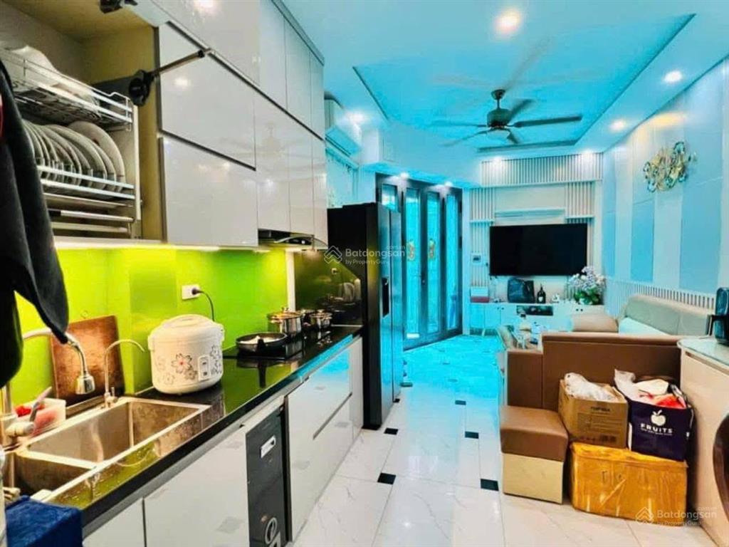 Nhà đẹp nguyễn khang, cầu giấy dt 31m2 xây 5 tầng, lô góc thoáng, vị trí trung tâm giá nhỉnh 8 tỷ
