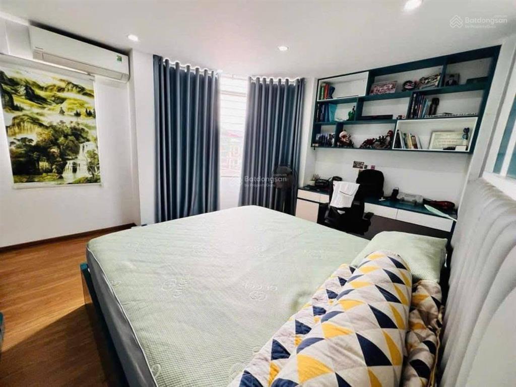 Nhà đẹp nguyễn khang, cầu giấy dt 31m2 xây 5 tầng, lô góc thoáng, vị trí trung tâm giá nhỉnh 8 tỷ