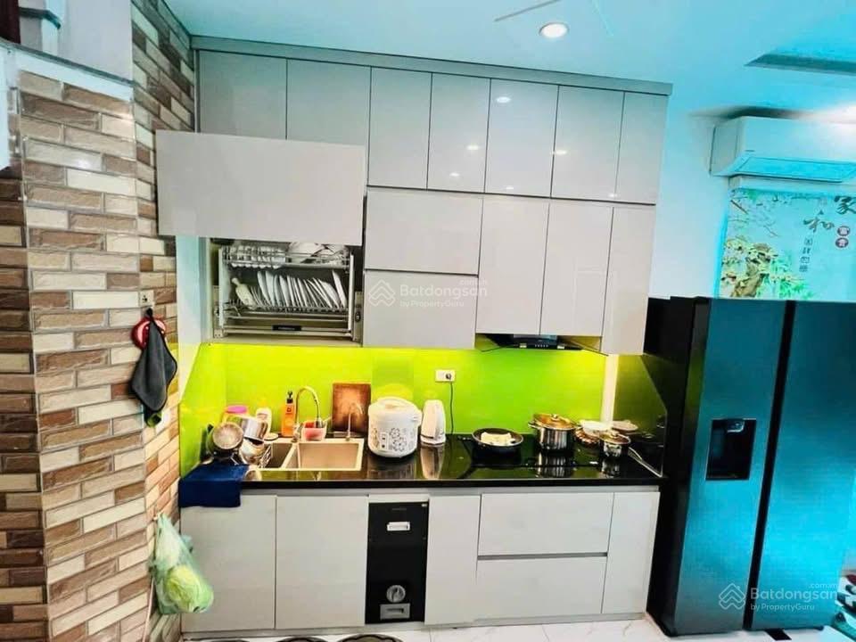 Nhà đẹp nguyễn khang, cầu giấy dt 31m2 xây 5 tầng, lô góc thoáng, vị trí trung tâm giá nhỉnh 8 tỷ