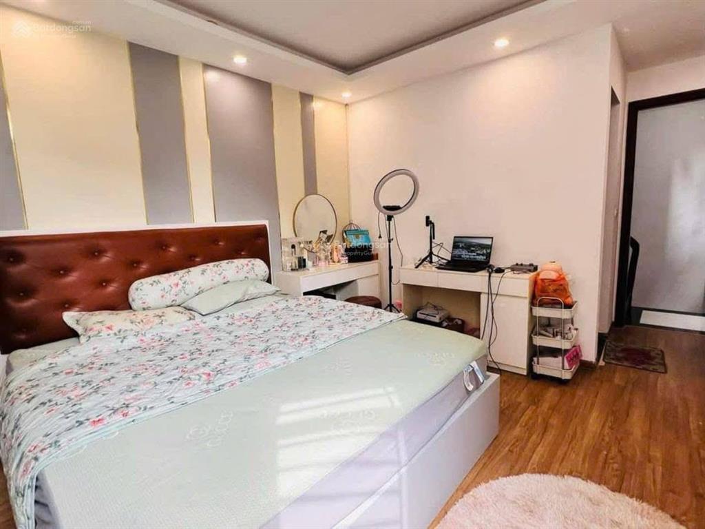 Nhà đẹp nguyễn khang, cầu giấy dt 31m2 xây 5 tầng, lô góc thoáng, vị trí trung tâm giá nhỉnh 8 tỷ