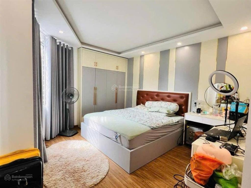 Nhà đẹp nguyễn khang, cầu giấy dt 31m2 xây 5 tầng, lô góc thoáng, vị trí trung tâm giá nhỉnh 8 tỷ