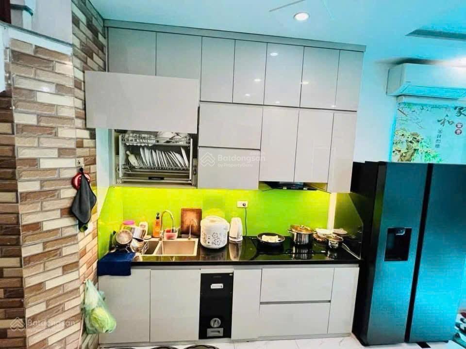Nhà đẹp nguyễn khang, cầu giấy dt 31m2 xây 5 tầng, lô góc thoáng sáng, vị trí trung giá nhỉnh 8 tỷ