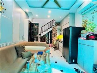 Nhà đẹp nguyễn khang, cầu giấy dt 31m2 xây 5 tầng, lô góc thoáng sáng, vị trí trung giá nhỉnh 8 tỷ