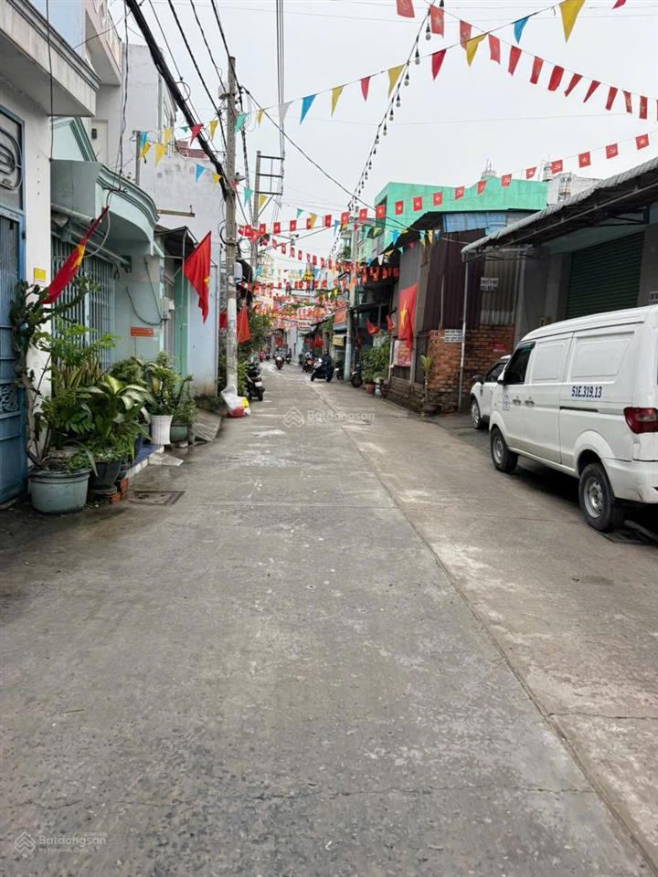 Nhà cấp 4 cạnh aeon tân phú  khu cao tầng dân trí cao  70m2  nở hậu  4 tỷ hơn