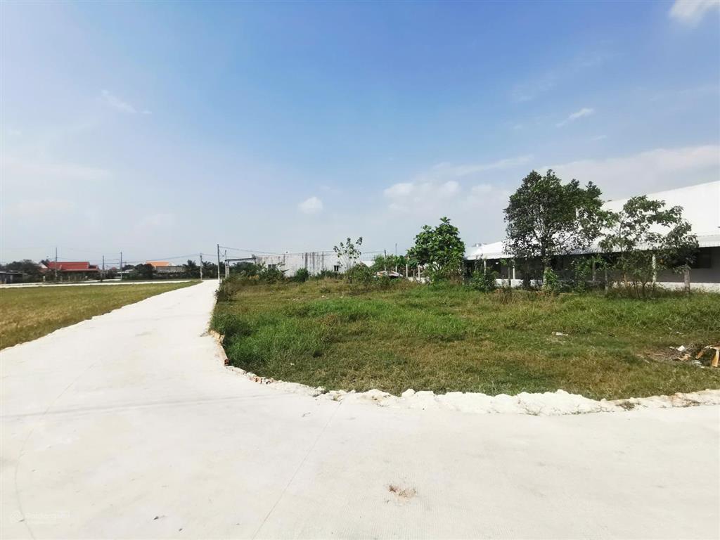 Lô góc 2 mặt tiền 700m full thổ, gần tthc mới tỉnh tây ninh, kế n2  vòng xoay hậu nghĩa