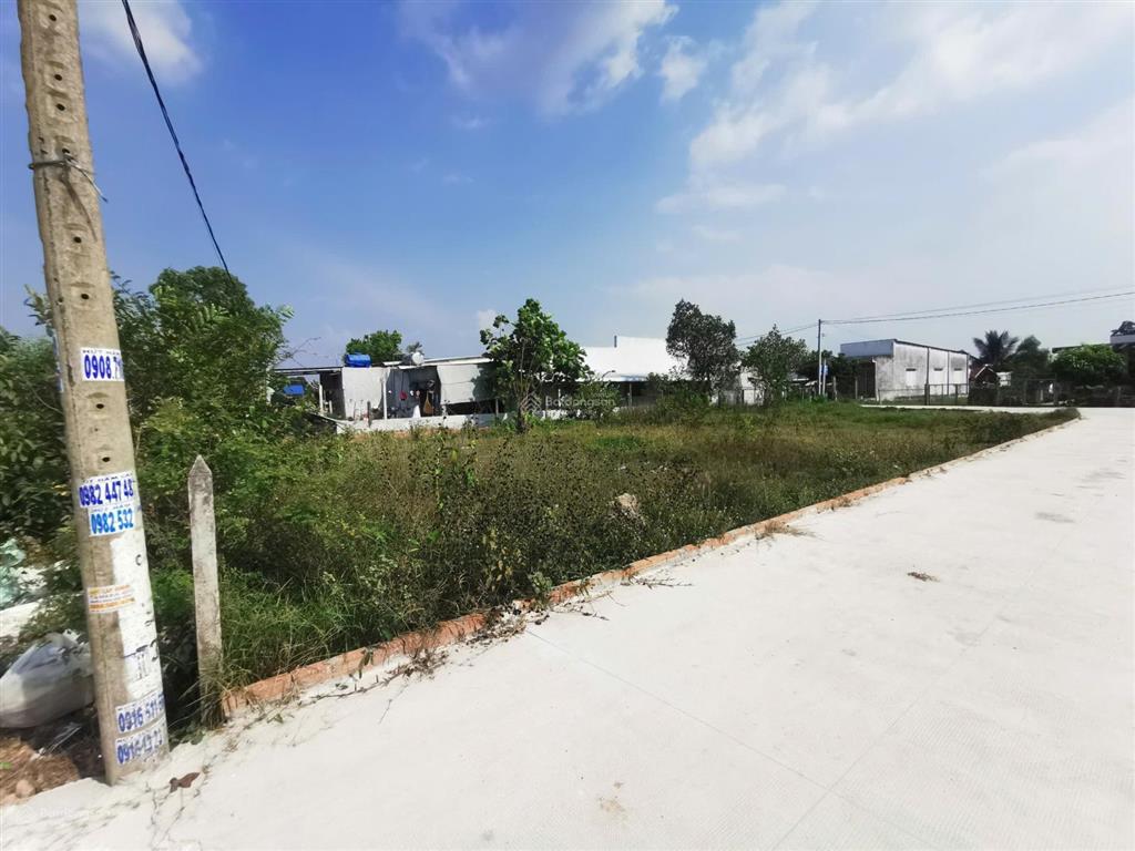 Lô góc 2 mặt tiền 700m full thổ, gần tthc mới tỉnh tây ninh, kế n2  vòng xoay hậu nghĩa