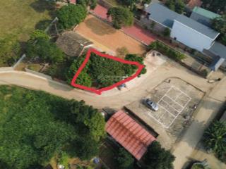 Lô góc nằm trung tâm thôn , đường rộng ô tô tránh nhau